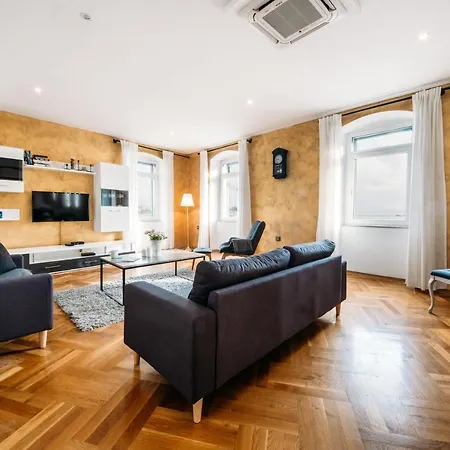 The View * ספליט